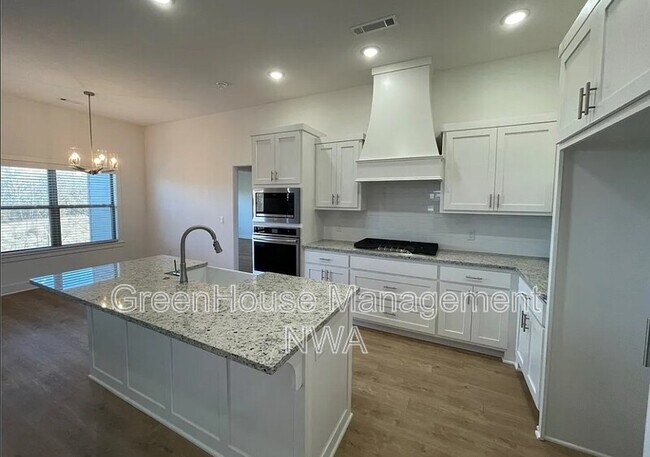 Building Photo - 1574 N Pershing St