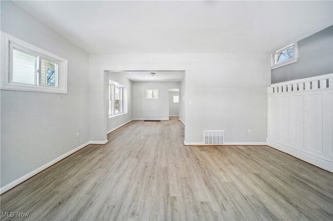 Building Photo - 702 Grace Ave