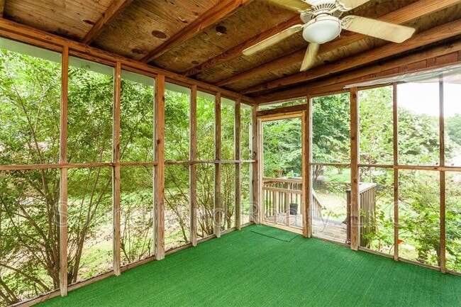 Building Photo - 1012 Windward Psge