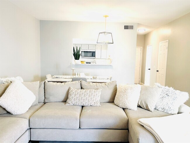 Primary Photo - 7284 Regency Square Ct