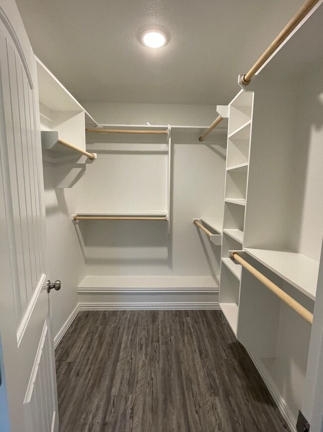 Building Photo - Beautiful 3/2 home in convenient location