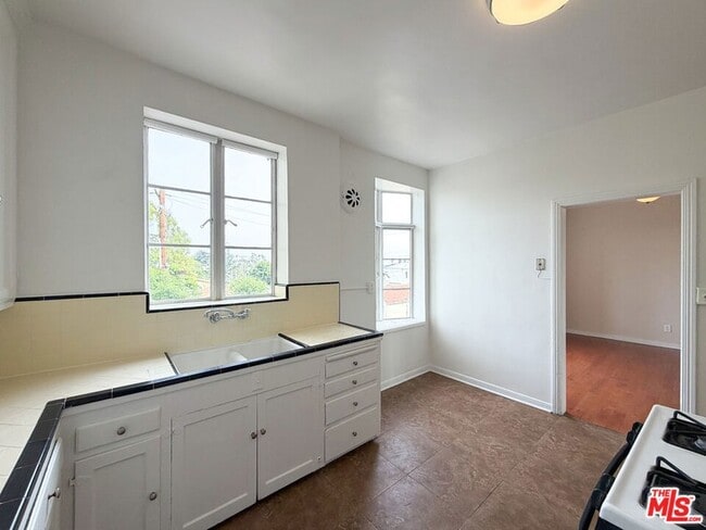 Building Photo - 1314 Hayworth Ave