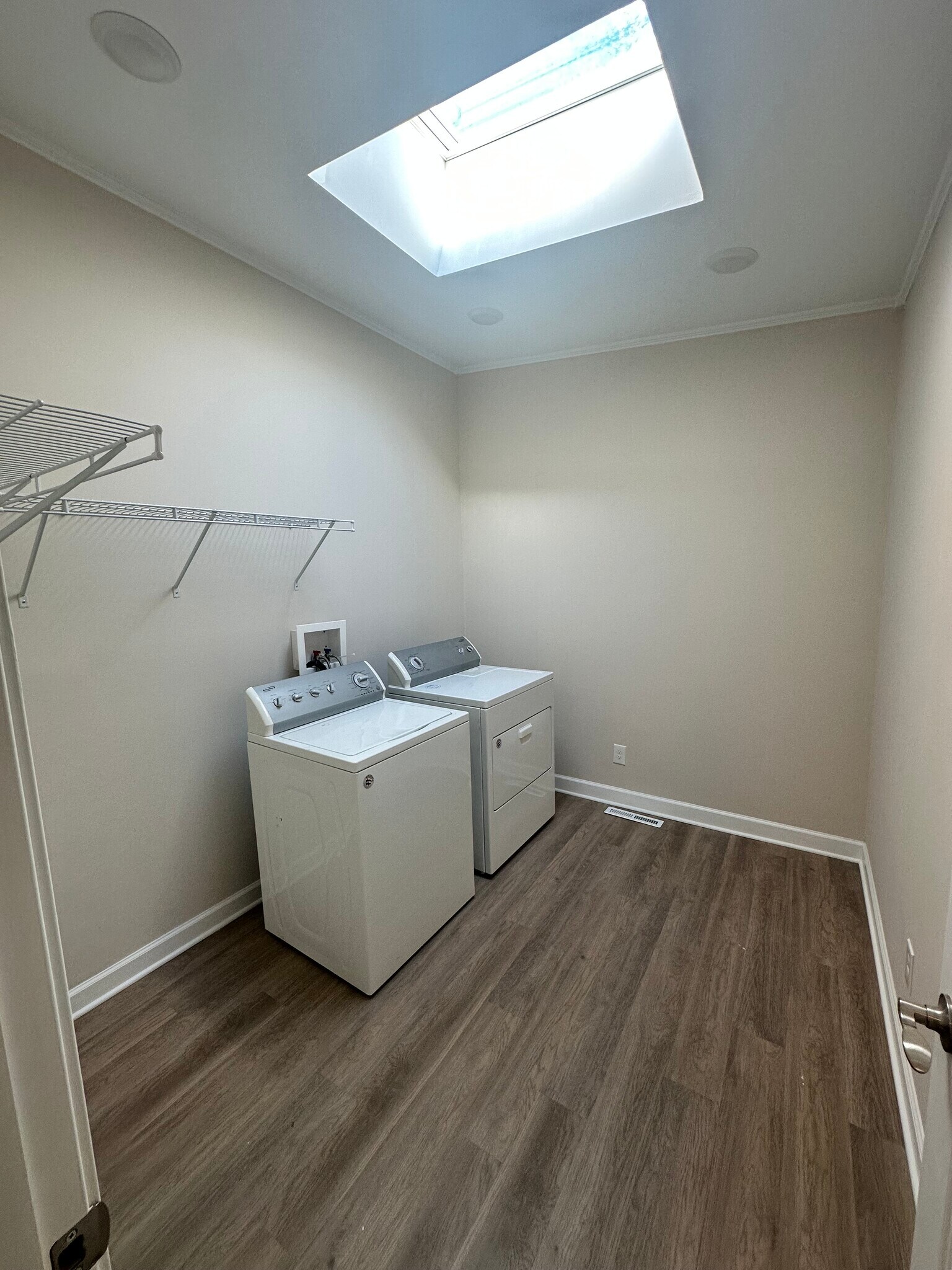 Laundry Room w/ Skylight - 437 Franklin St