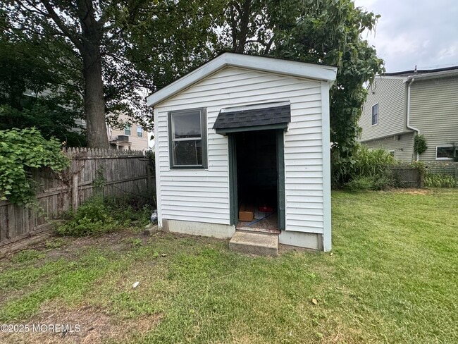 Building Photo - 315 Lorillard Ave