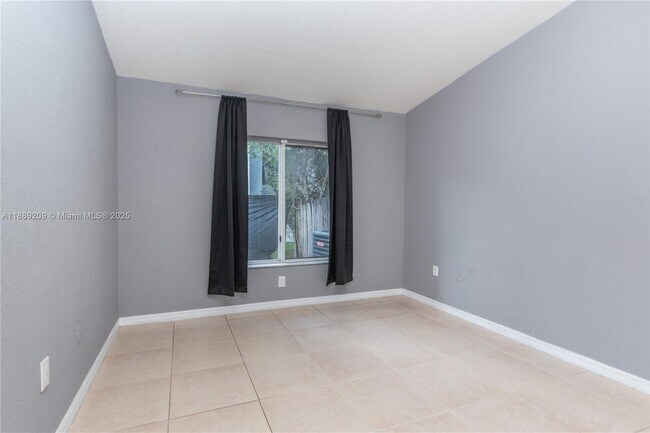 Building Photo - 3944 SW 48th Ave
