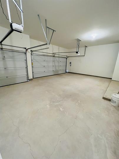Building Photo - 728 Critty Ln