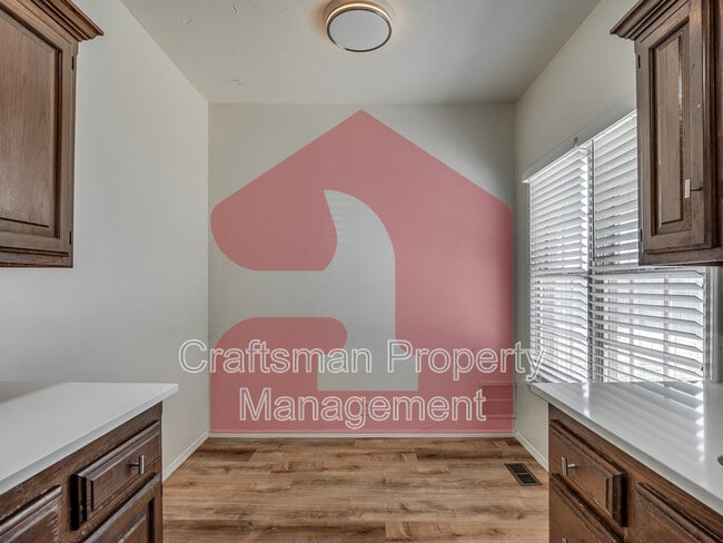 Building Photo - 2708 Silvertree Dr