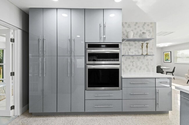 Building Photo - 1004 Stillwater Dr