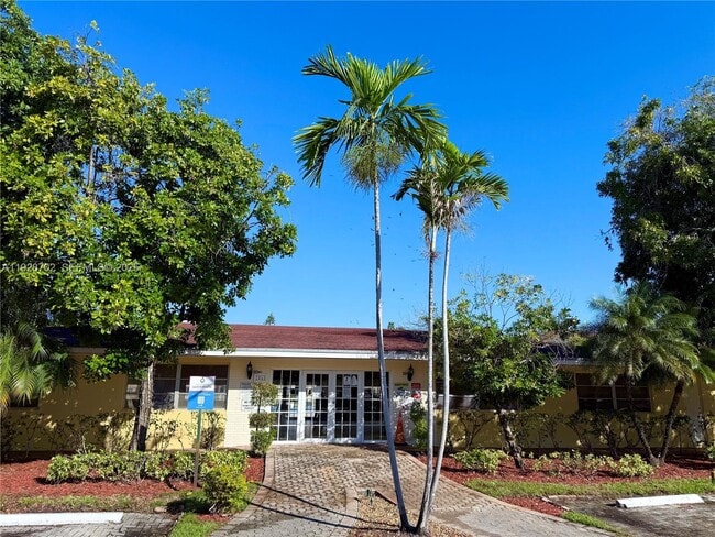 Primary Photo - 2820 NE 201st Terrace