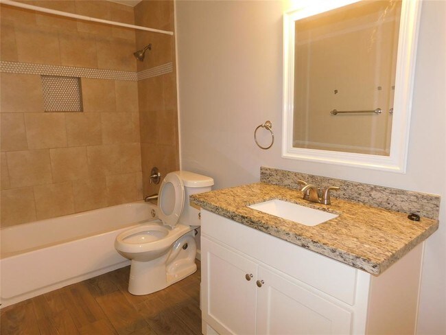 Building Photo - 4510 Hickory Downs Dr