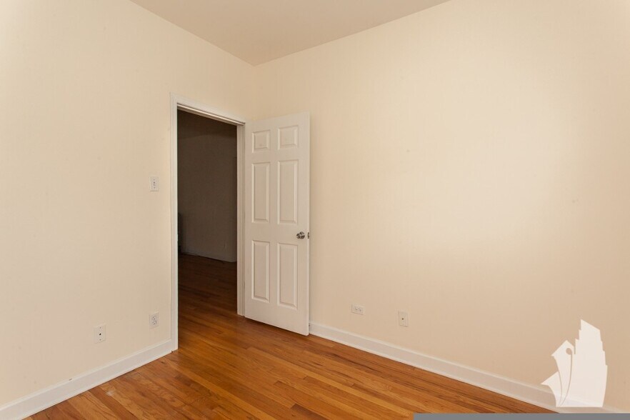Building Photo - 3916 N Pine Grove Ave