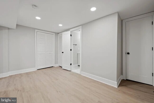 Building Photo - 28 Kennedy St