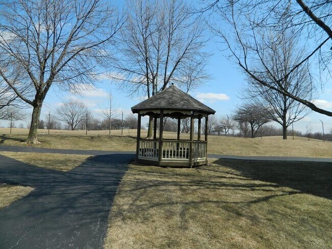 Building Photo - 2 bedroom in BLOOMINGDALE IL 60108