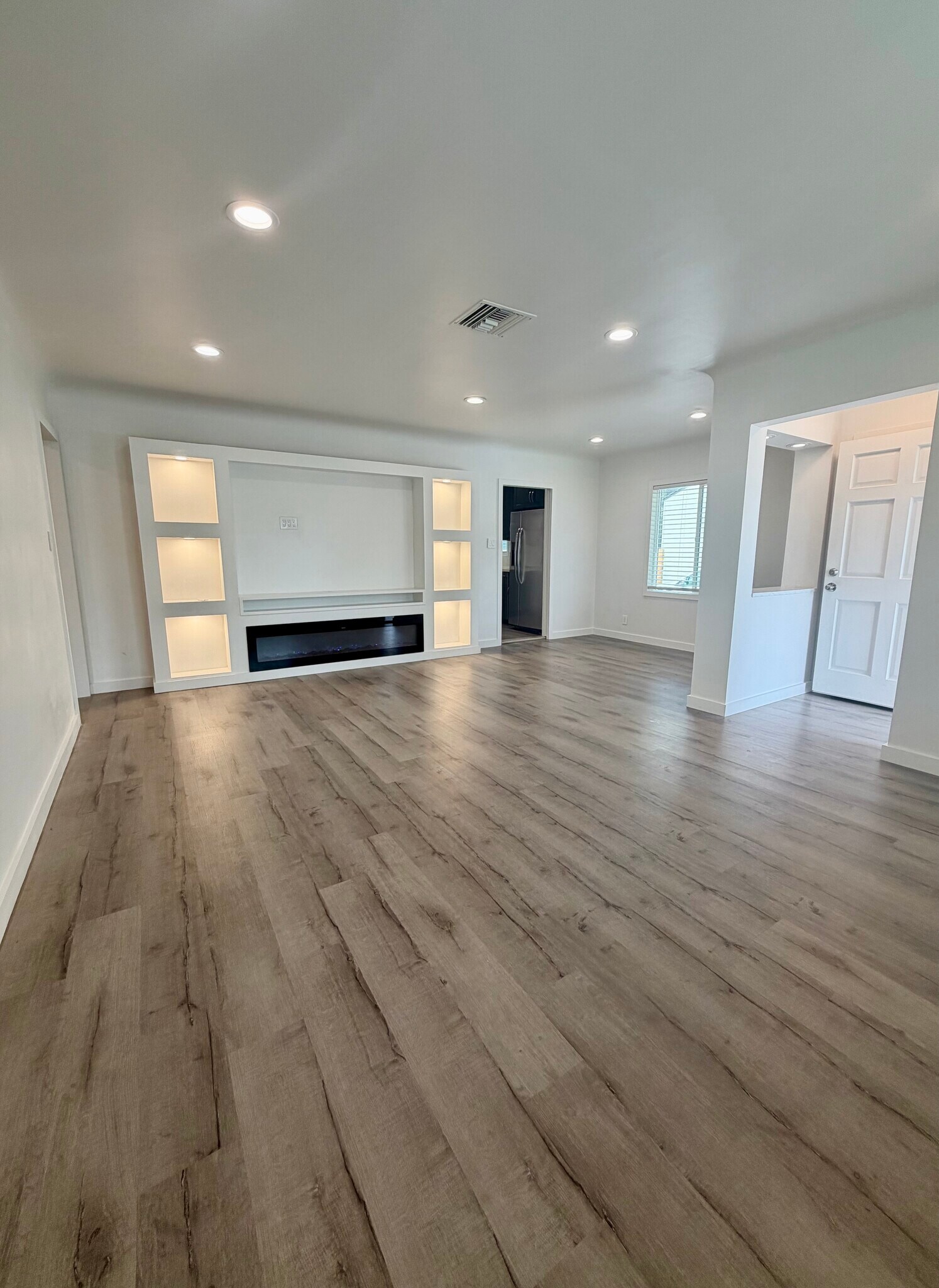 Building Photo - 4225 Tuller Ave