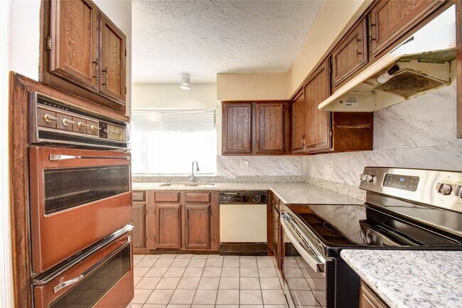 Building Photo - 9510 Huntington Way Dr