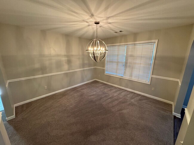 Building Photo - Beautiful 4 bed 3 Bath Home in Heart of Gr...