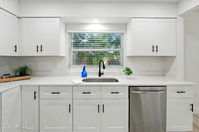 Building Photo - 2915 Holly Bay Rd