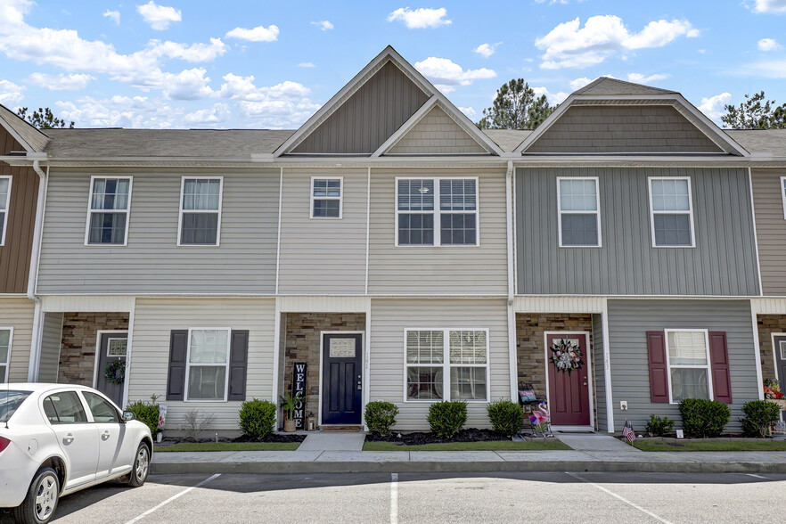 Primary Photo - 141 Beacon Woods Dr