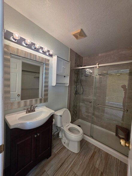 In suite bathroom - 8116 Eagleview Dr