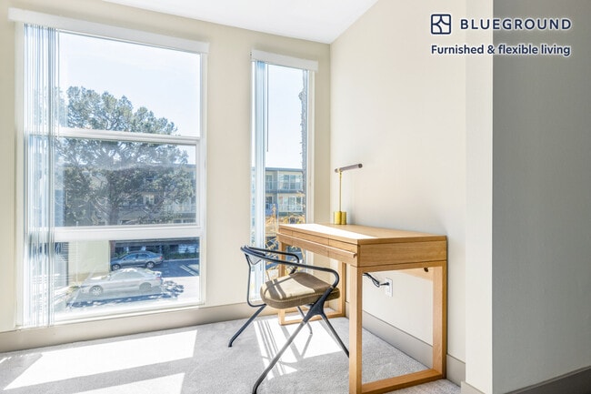 Building Photo - 13935 Tahiti Way