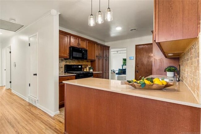 Building Photo - Beautifully Renovated 3-Bed, 2-Bath Home in Midtown Tulsa!