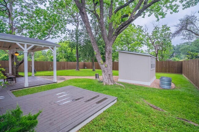 Building Photo - 5810 Effingham Dr