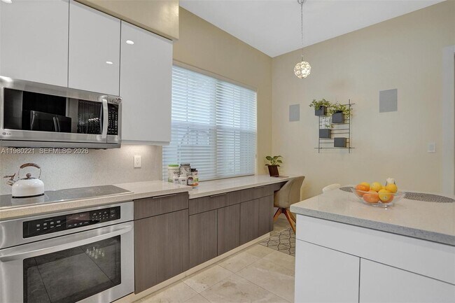 Building Photo - 1529 Shoreline Way