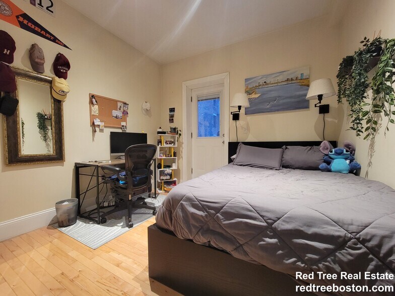 Building Photo - 1199 Beacon St