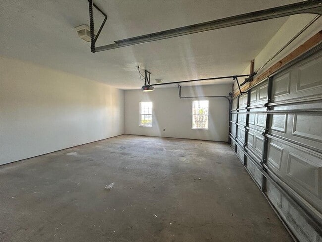 Building Photo - 5463 Henning Dr W