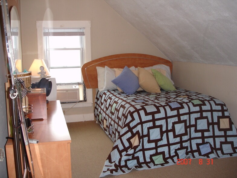 Building Photo - 15 Homer St