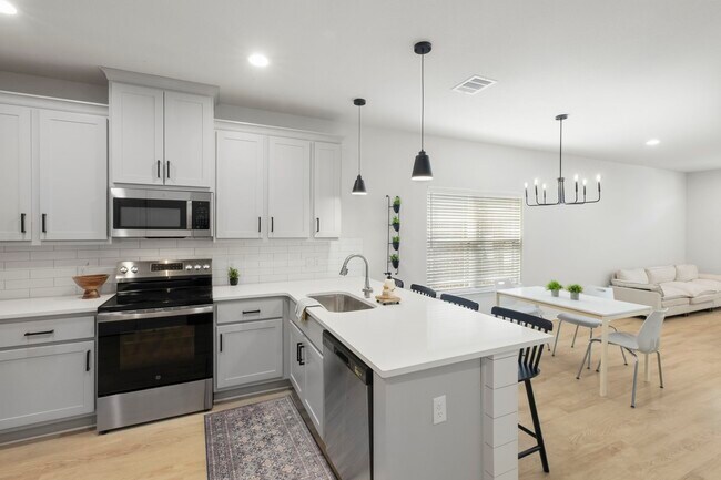 Building Photo - 228 Richards St