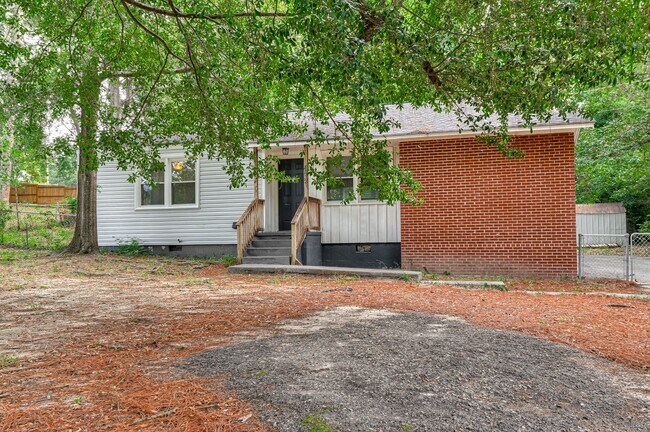Building Photo - 2832 Cornelia Rd