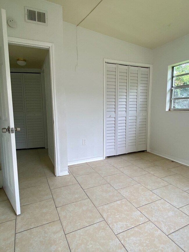 Building Photo - 3 Bedroom / 1 bath Home Now Available for ...
