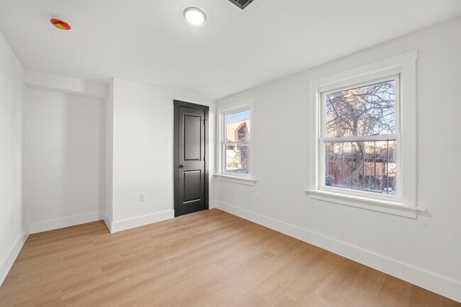 Building Photo - 14 Westervelt Pl