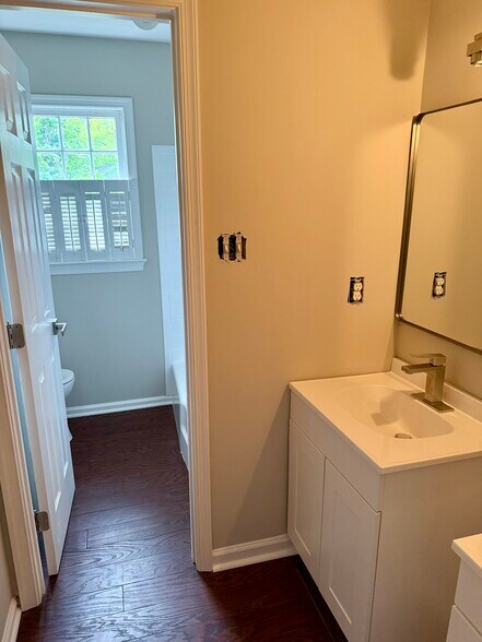 Building Photo - 727 Olde Greenwich Cir