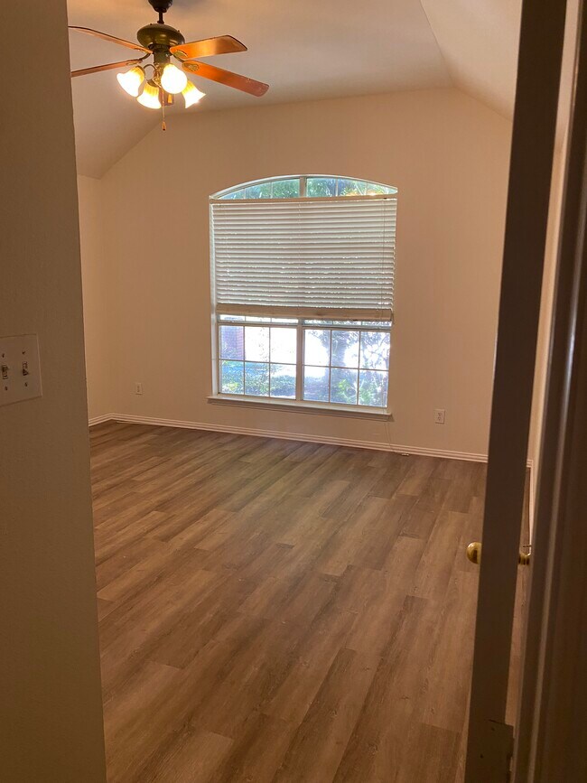 Building Photo - 5205 Crossvine Ln