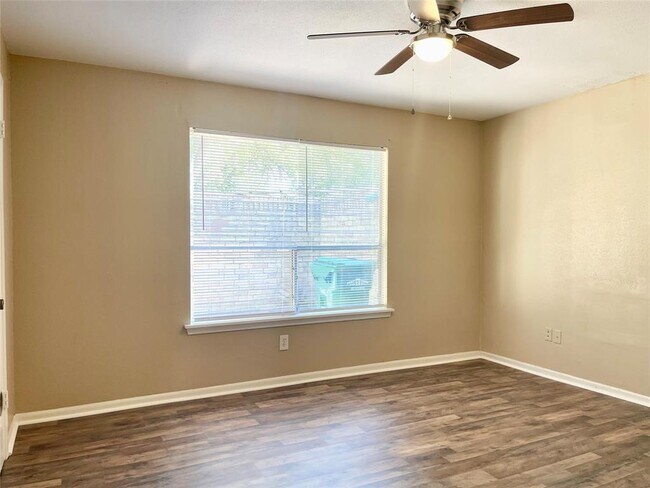Building Photo - 22615 Indian Knoll Dr