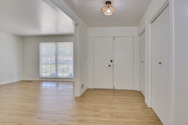 Building Photo - 3137 Edinburgh Dr