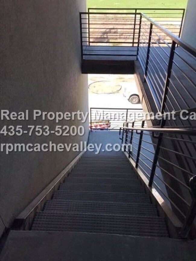Building Photo - 163 E 550 N