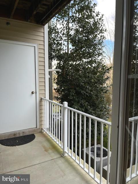 Building Photo - 305 Red Bud Ln