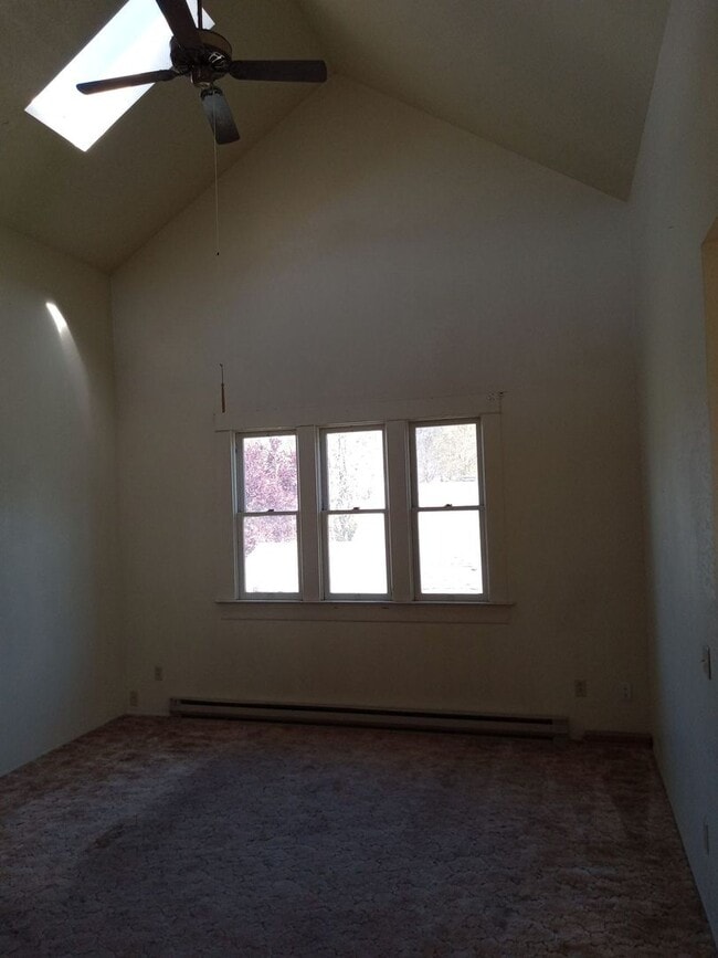 Building Photo - 437 NE Jackson St
