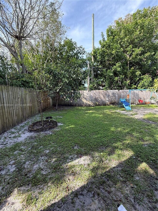 Building Photo - 2706 Montego Dr