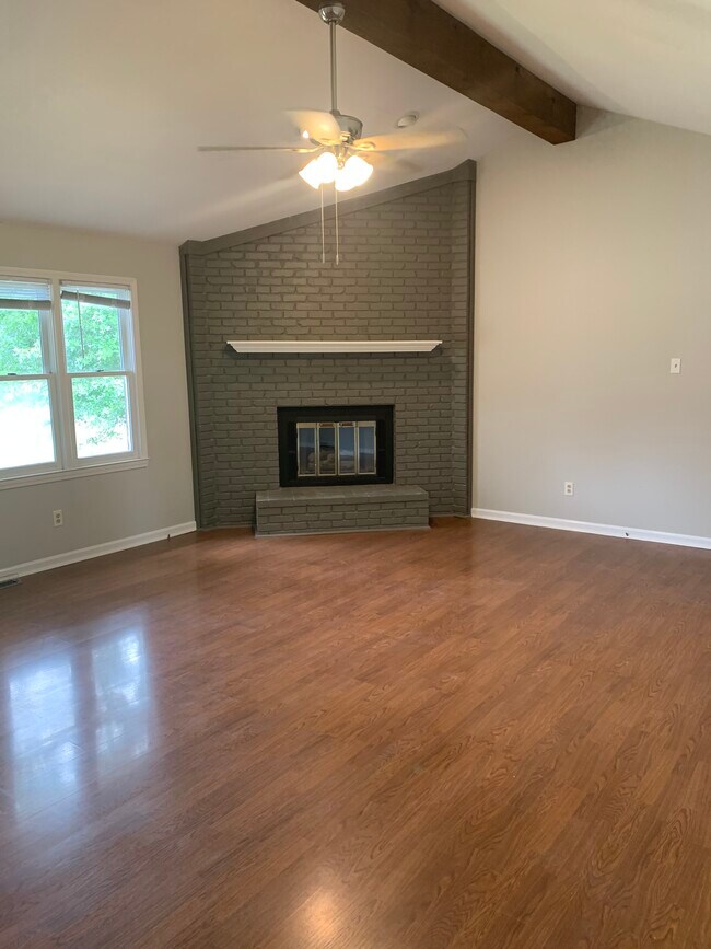 Building Photo - 227 St Albans Dr