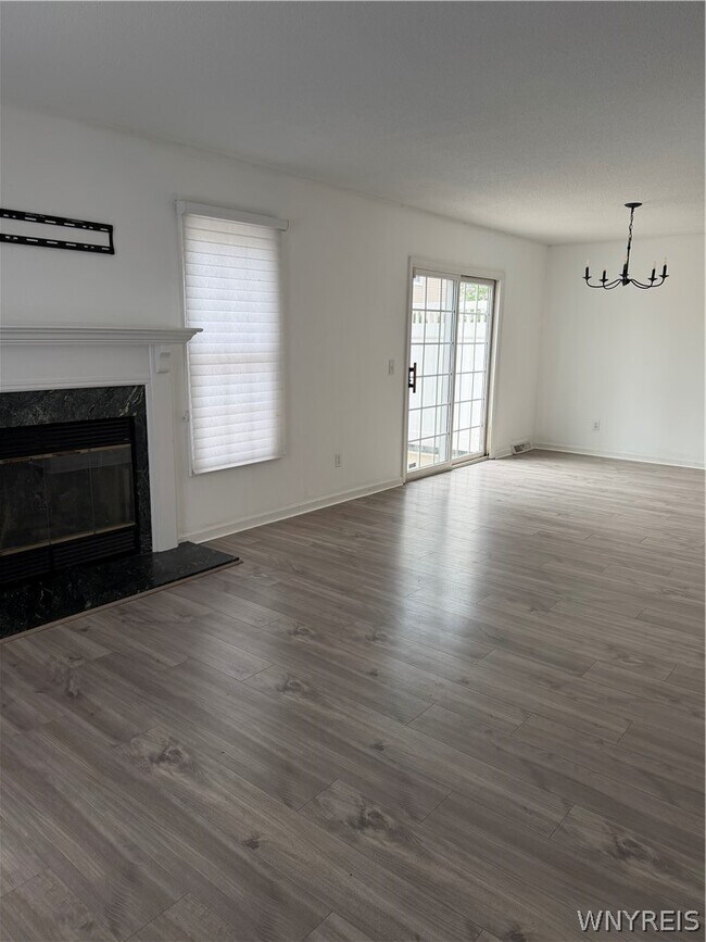 Building Photo - 304 Forest Edge Dr