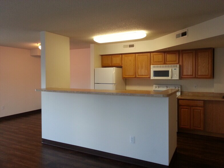 Building Photo - 943 S Gilbert St