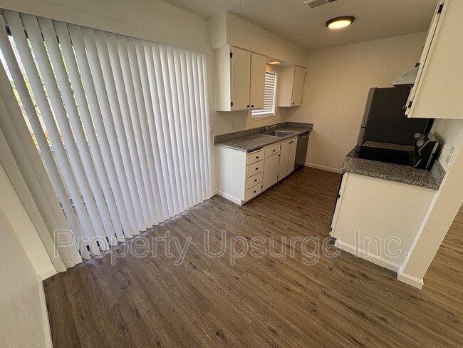 Interior Photo - The Keys