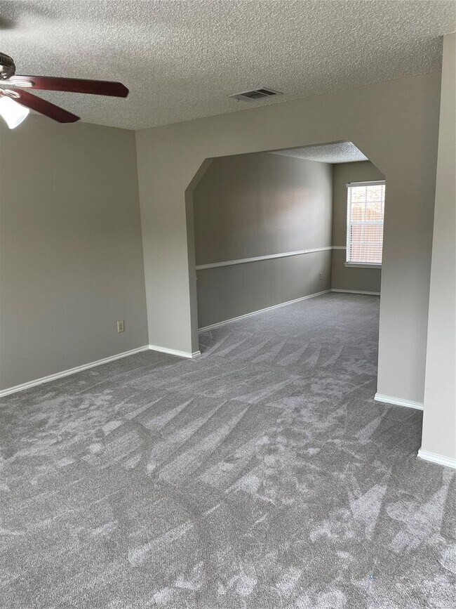 Building Photo - Trails Pl.