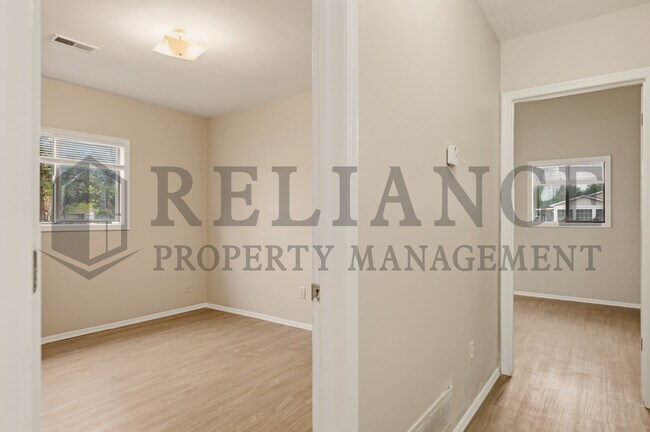 Building Photo - 5026 W Newell St