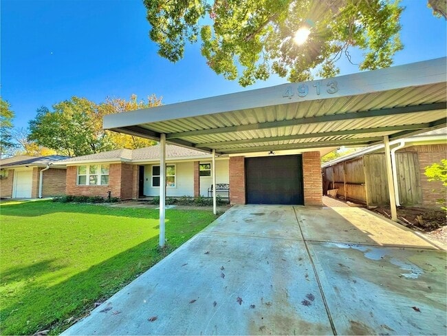 Building Photo - 4913 W 43rd St