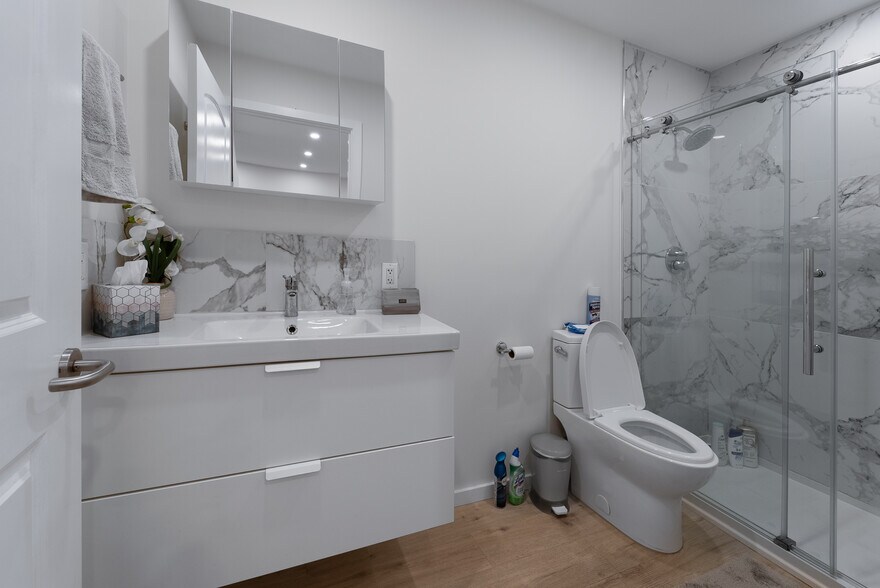 Building Photo - 7443 Jordan Ave